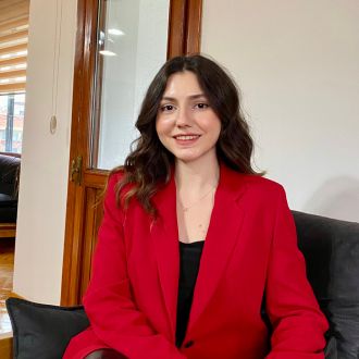 Nisa Nur İskender Var